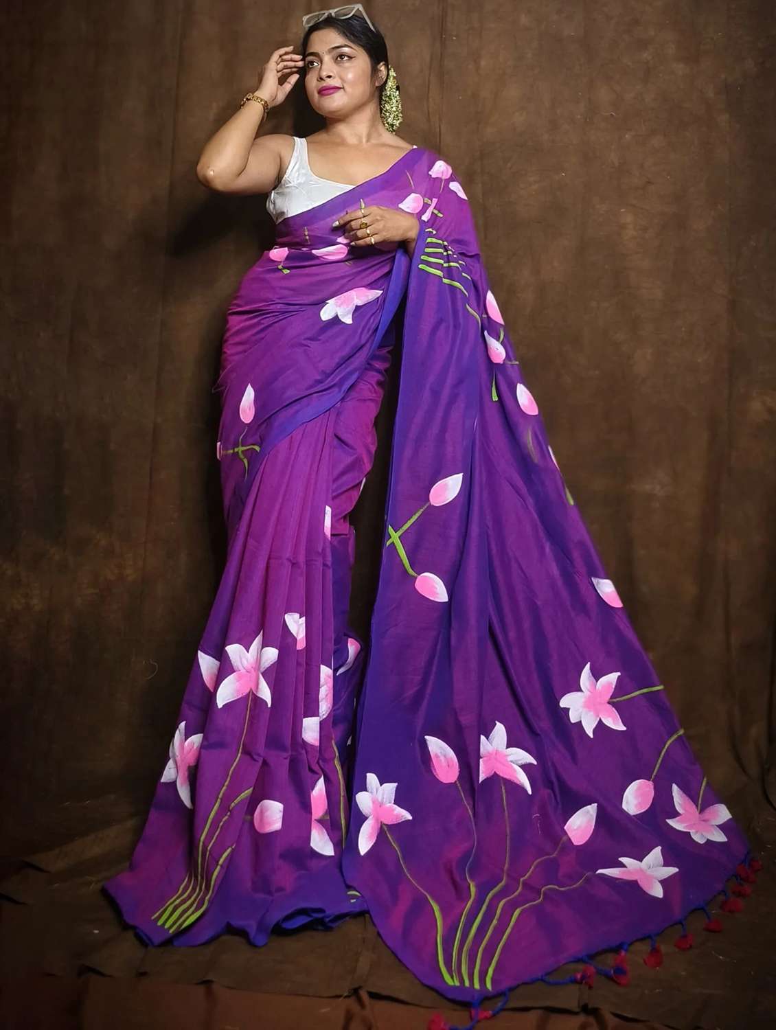 women floral printed saree with blouse - 22085863 - Zoom Image - 0