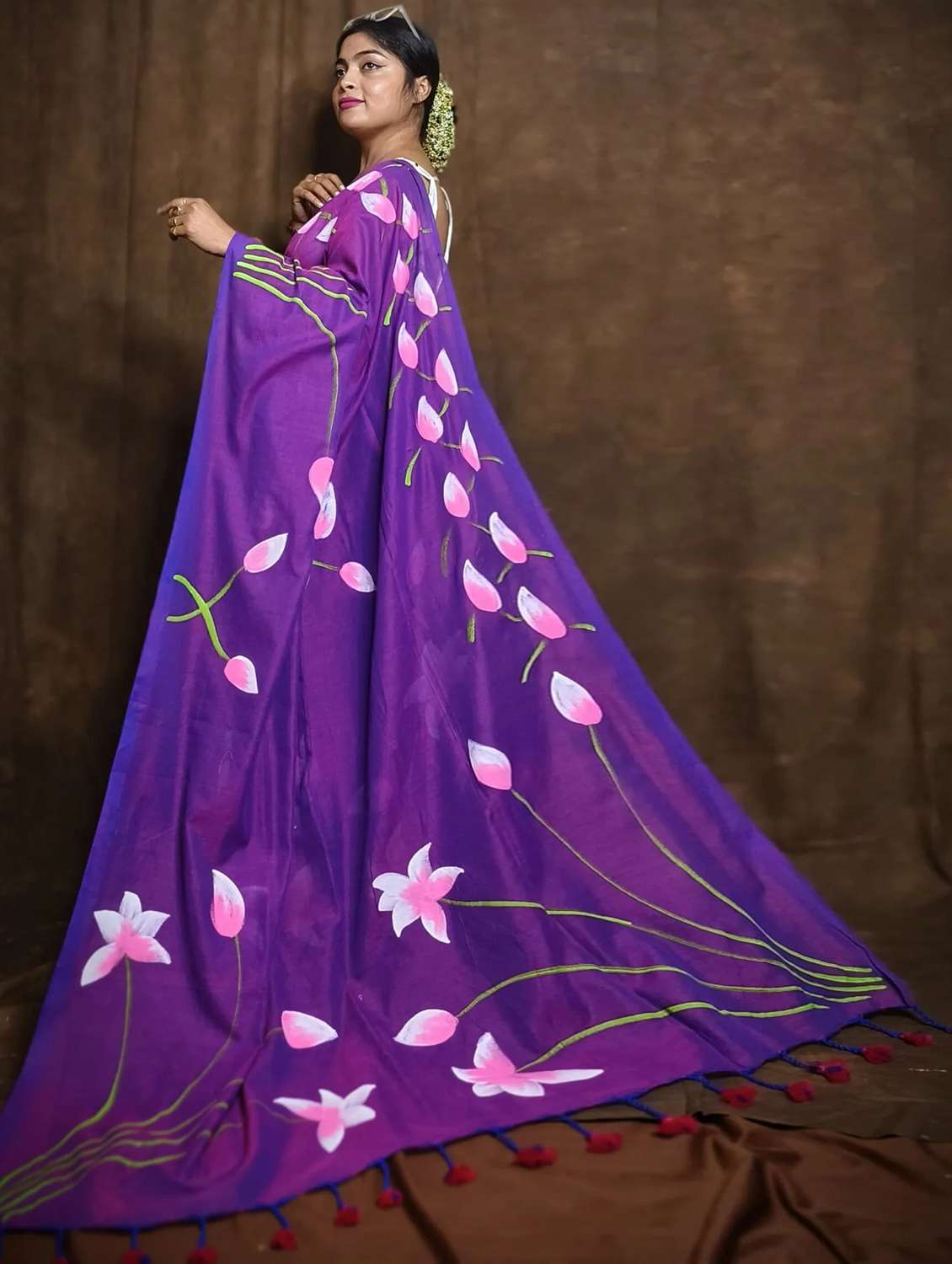 women floral printed saree with blouse - 22085863 - Standard Image - 3