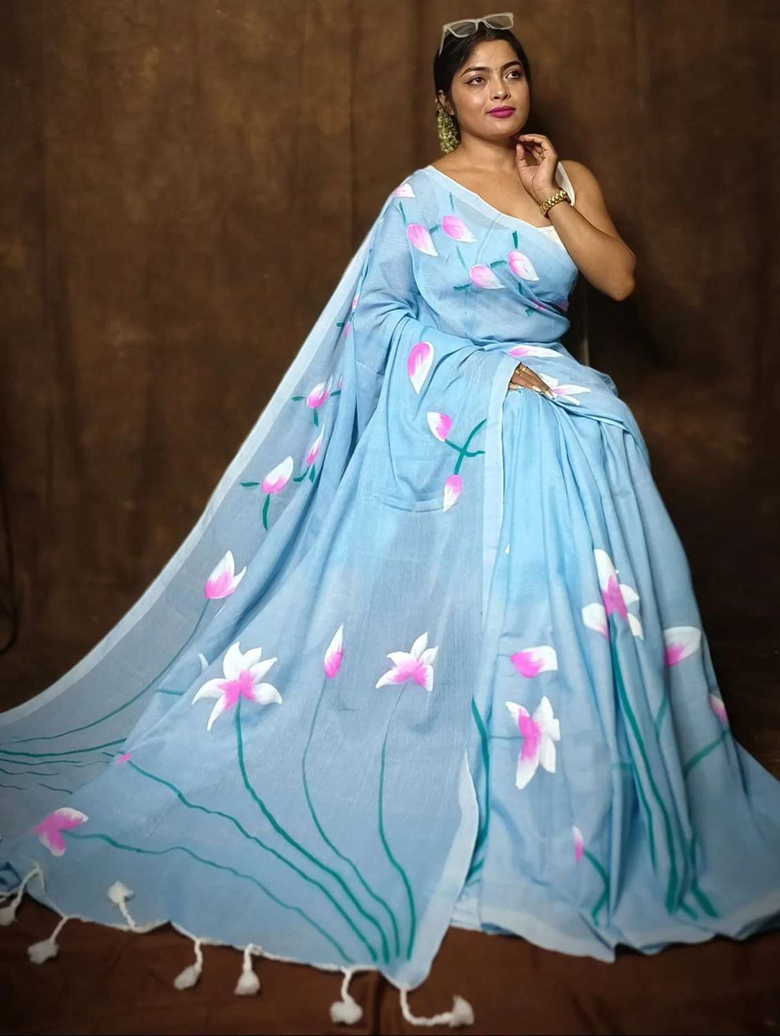 women floral printed saree with blouse - 22085865 - Standard Image - 3