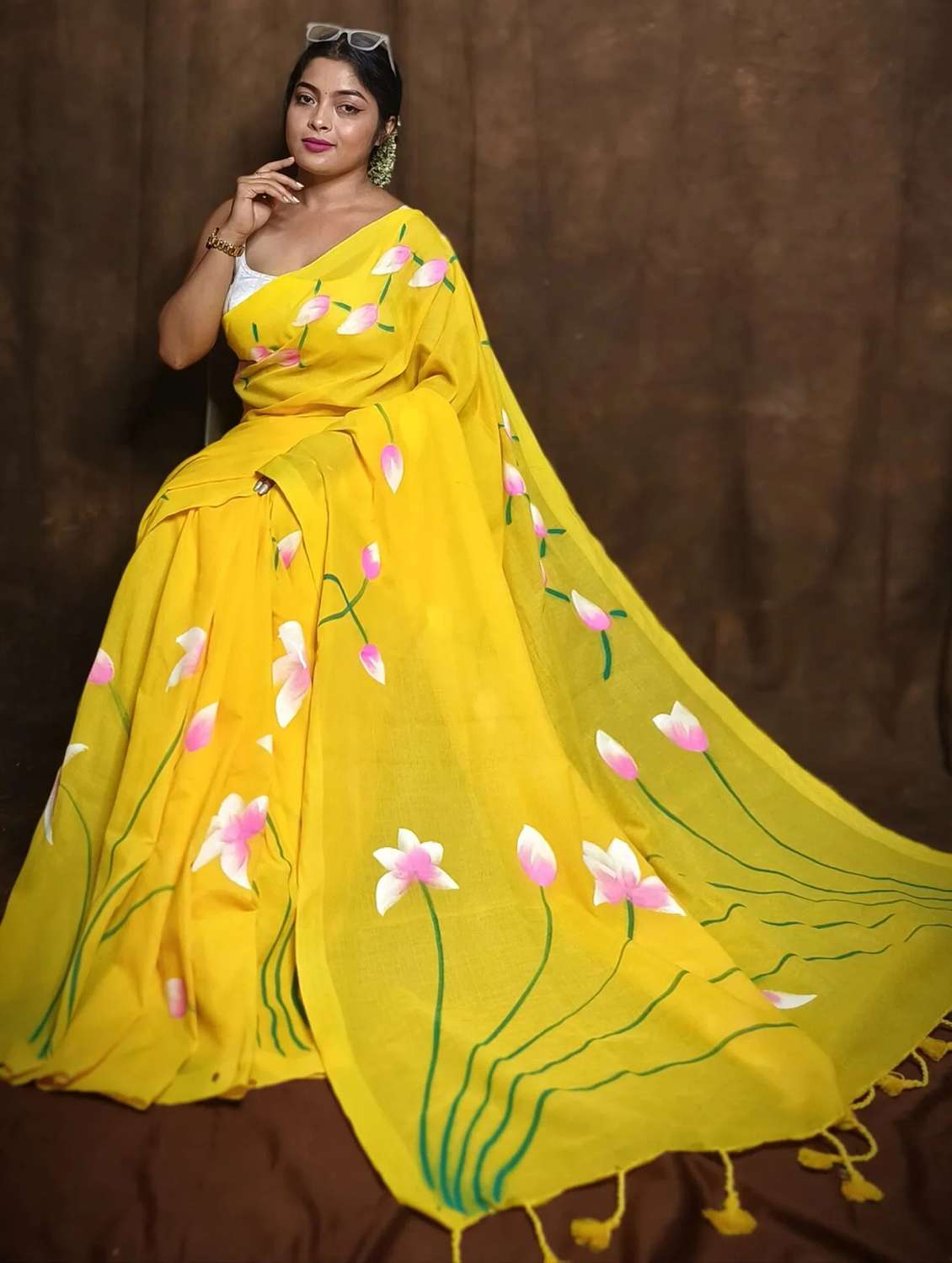 women floral printed saree with blouse - 22085866 - Standard Image - 3