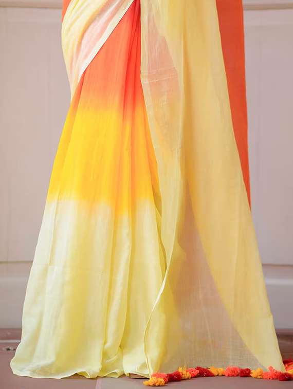 women tie & dye printed saree with blouse - 22085875 - Standard Image - 3