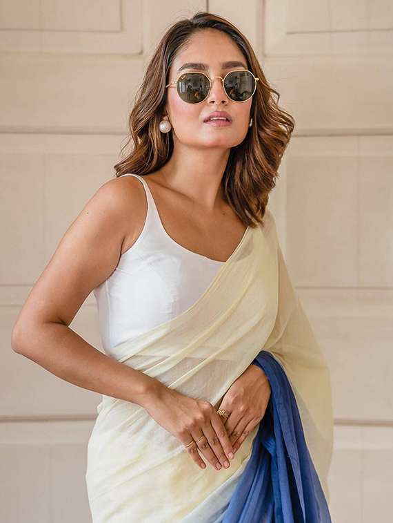 women tie & dye printed saree with blouse - 22085876 -  Standard Image - 3