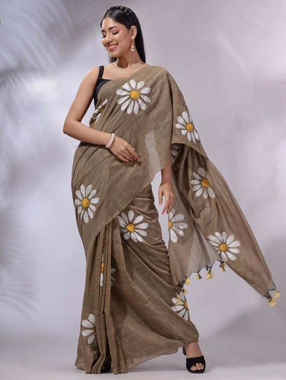 women floral printed saree with blouse - 22085878 -  Zoom Image - 0