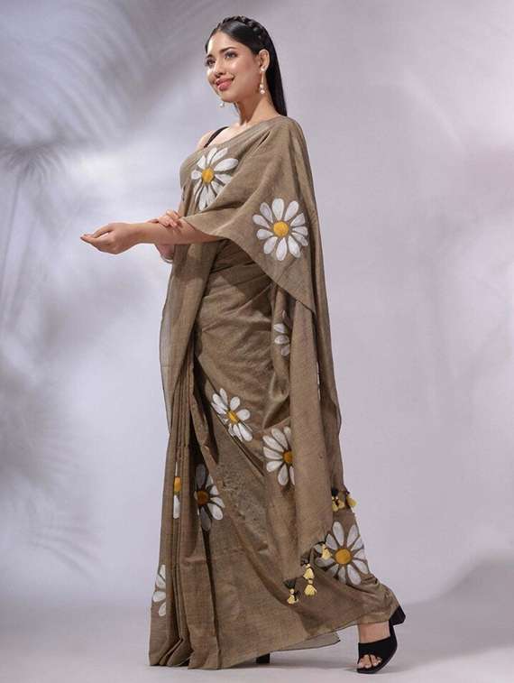 women floral printed saree with blouse - 22085878 - Standard Image - 3