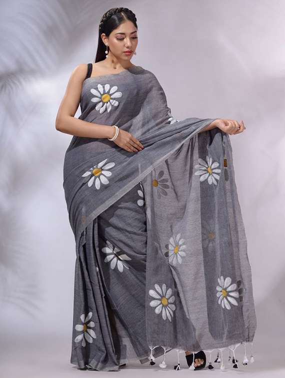 women floral printed saree with blouse