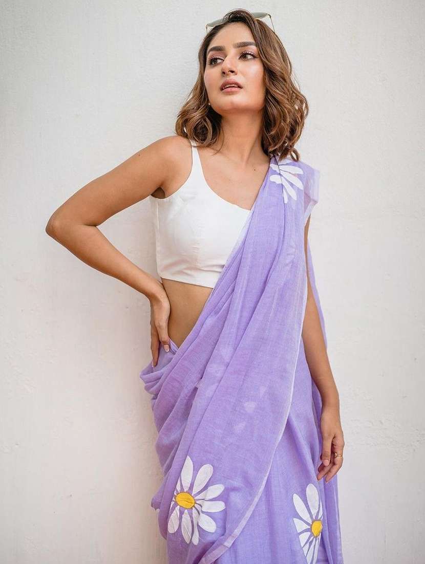 women floral printed saree with blouse - 22085883 - Standard Image - 3