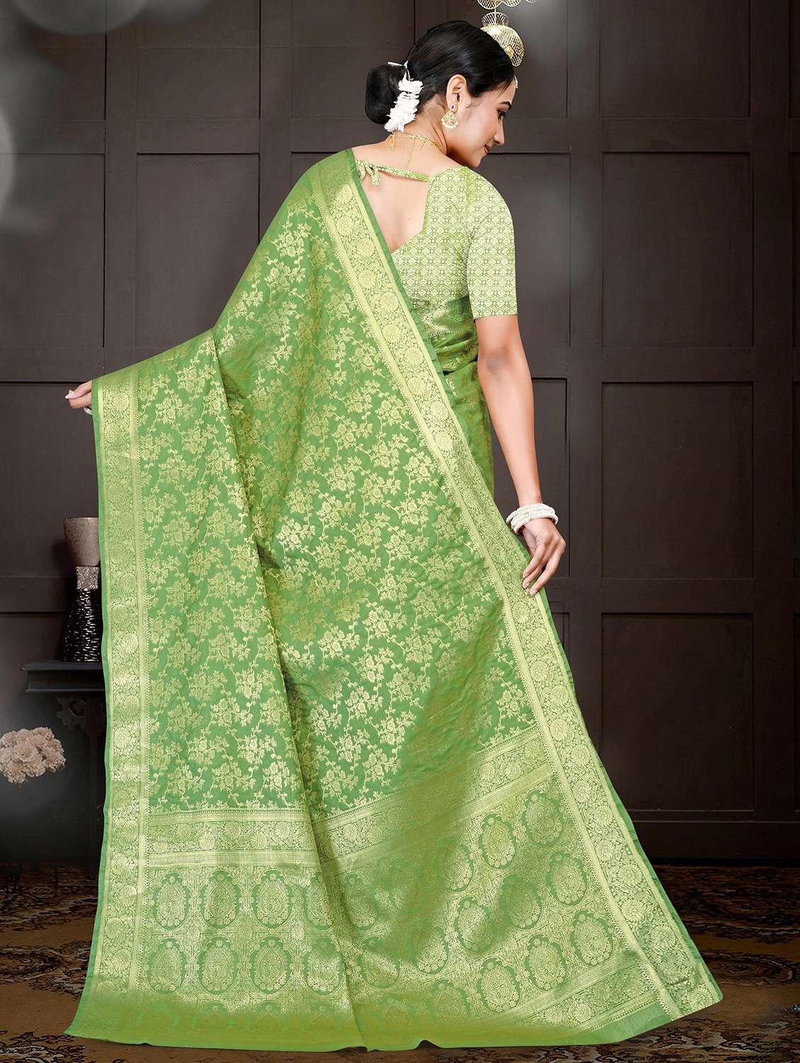 women self design banarasi saree with blouse - 22085907 - Standard Image - 3