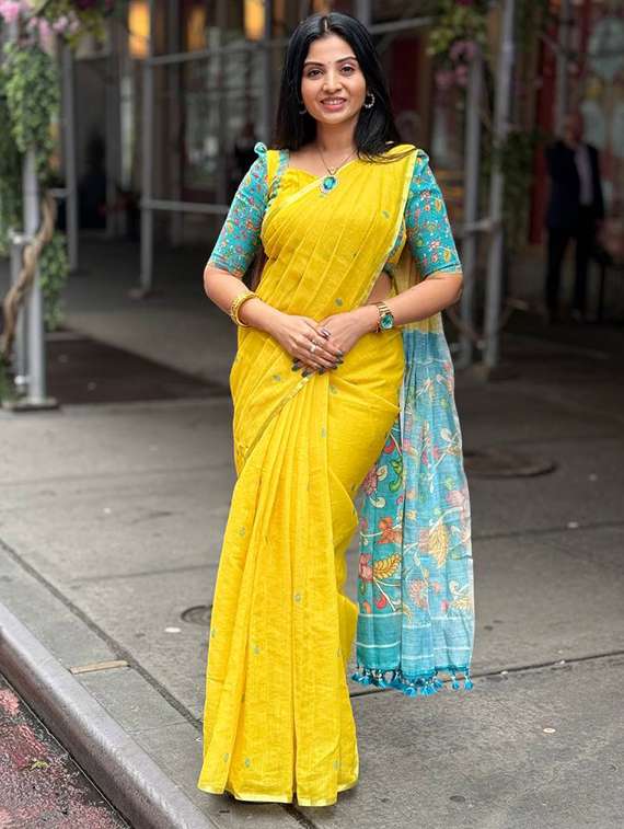 women printed casual wear saree with blouse - 22085932 -  Zoom Image - 0