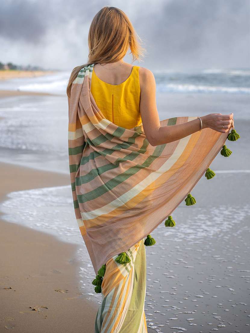 women striped printed saree with blouse - 22085933 - Standard Image - 5