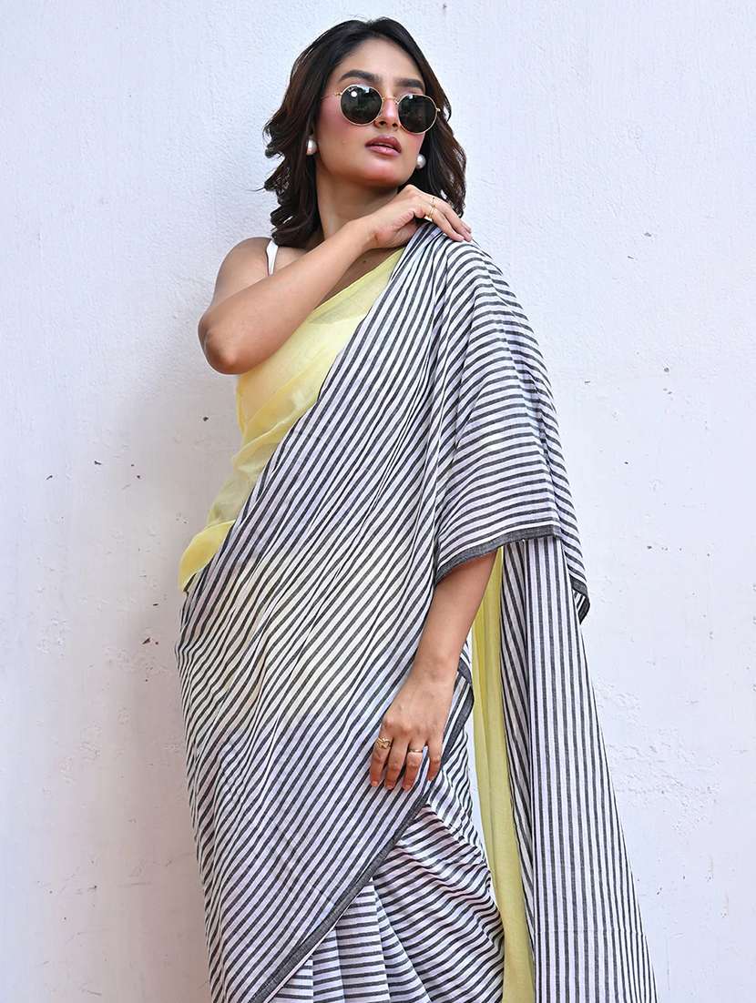 women striped printed saree with blouse - 22085935 - Standard Image - 3