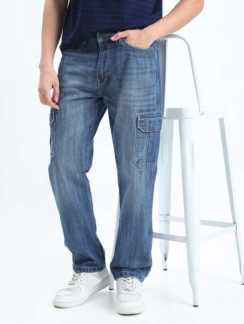 men washed mid rise regular fit cargo