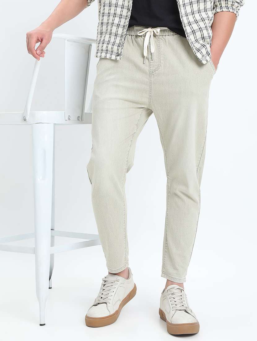 men solid low rise ankle length casual trouser