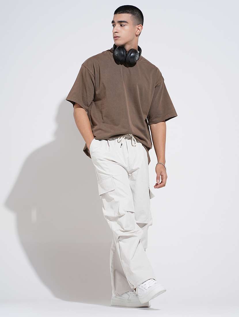 men solid low risee relaxed fit cargo - 22085988 -  Standard Image - 5