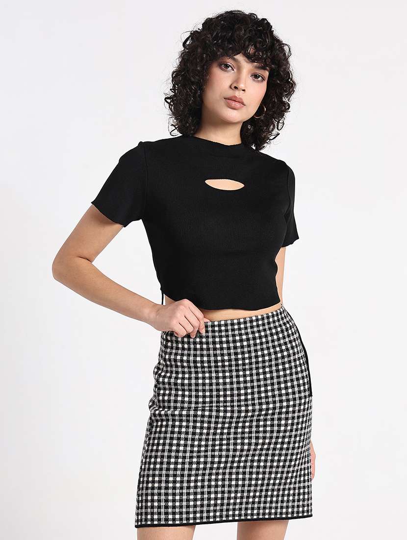 women black solid short sleeve crop top - 22086361 - Standard Image - 3