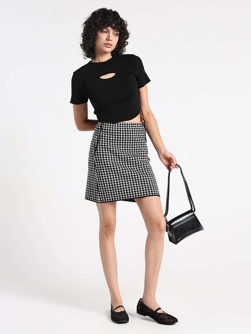 women black solid short sleeve crop top - 22086361 - Standard Image - 5