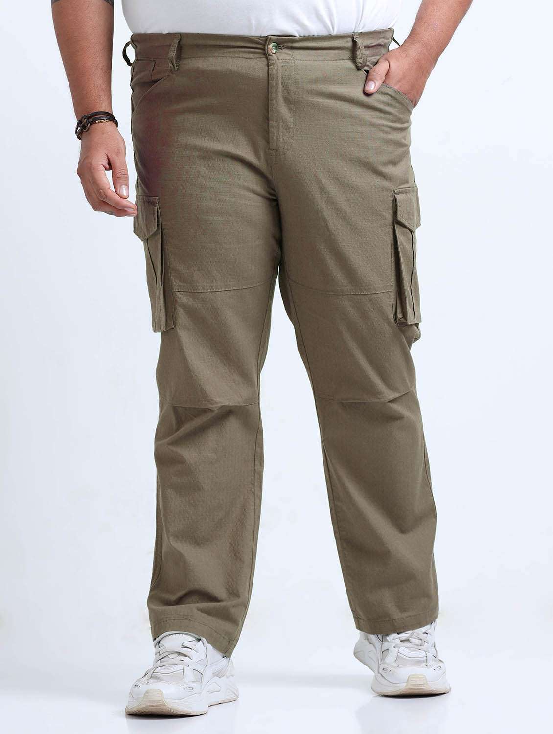 men plus size solid mid rise regular fit cargo