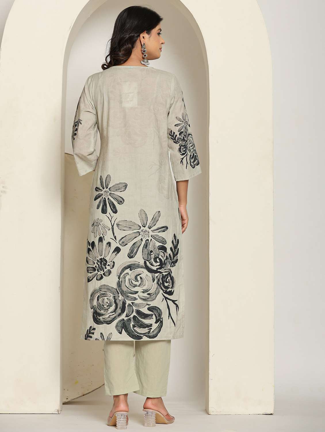 women floral three quarter sleeve kurta pant with dupatta set - 22088129 - Standard Image - 3