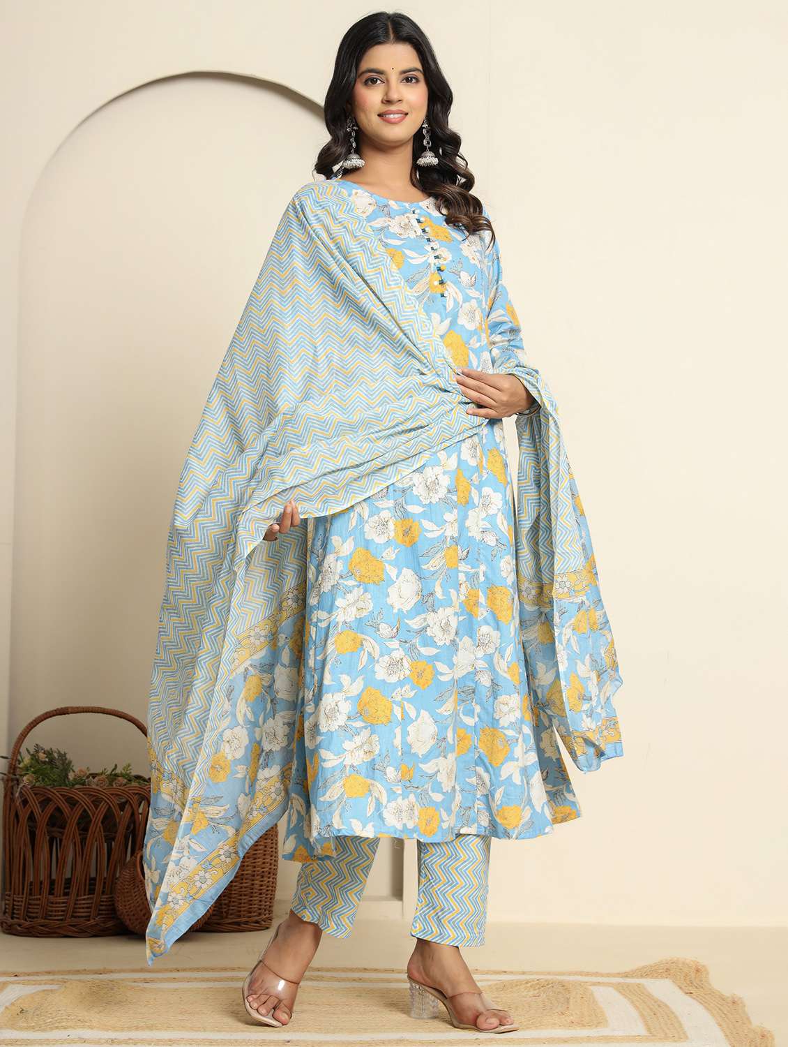 women floral three quarter sleeve kurta pant with dupatta set - 22088130 - Zoom Image - 0