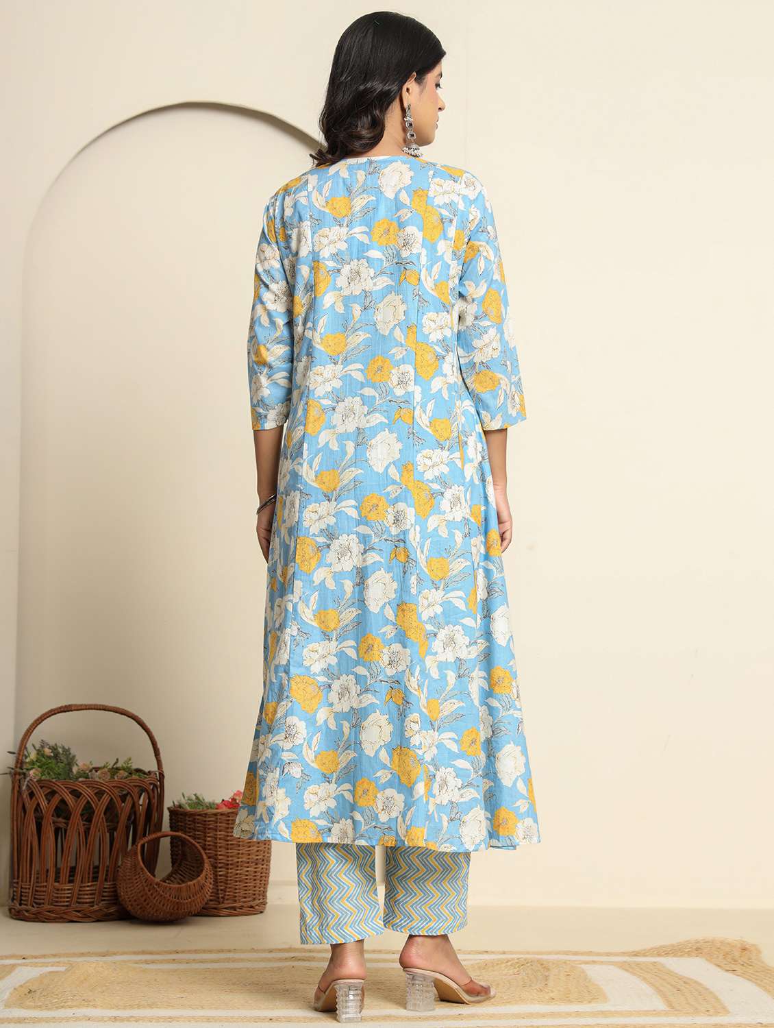 women floral three quarter sleeve kurta pant with dupatta set - 22088130 - Standard Image - 3