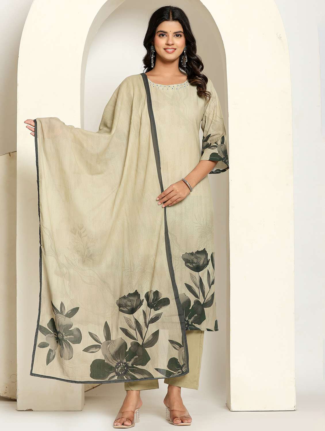 women floral three quarter sleeve kurta pant with dupatta set - 22088132 - Zoom Image - 0