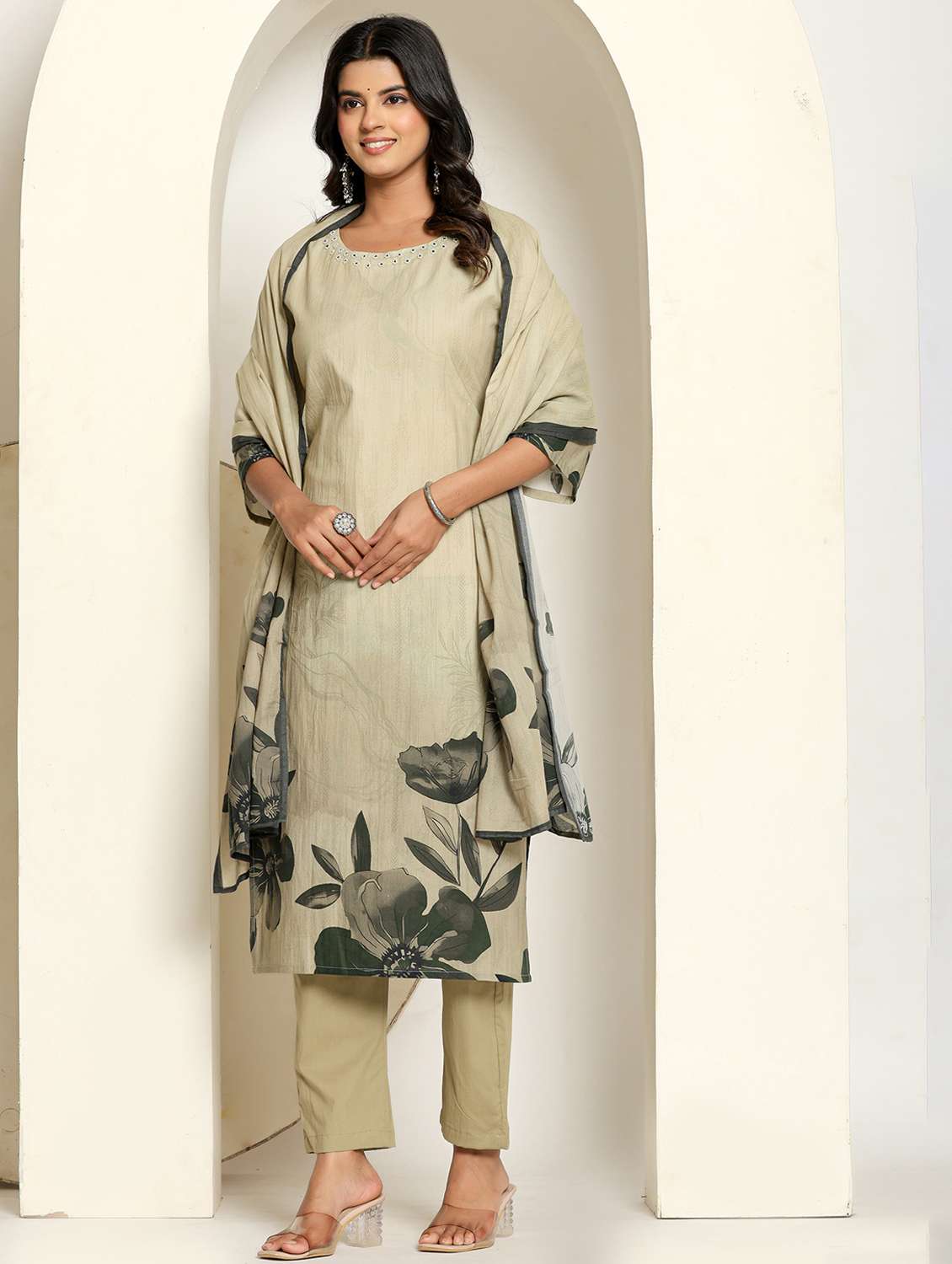 women floral three quarter sleeve kurta pant with dupatta set - 22088132 - Standard Image - 3