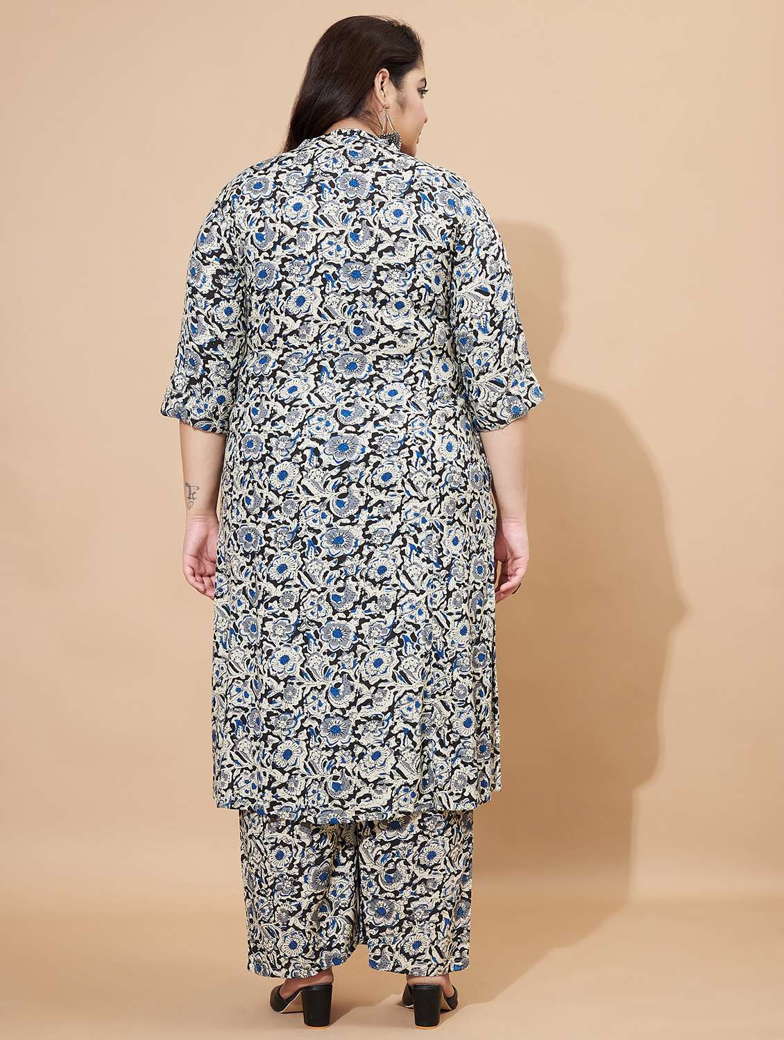 women plus size three quarter sleeve kurta palazzo set - 22088210 -  Standard Image - 3