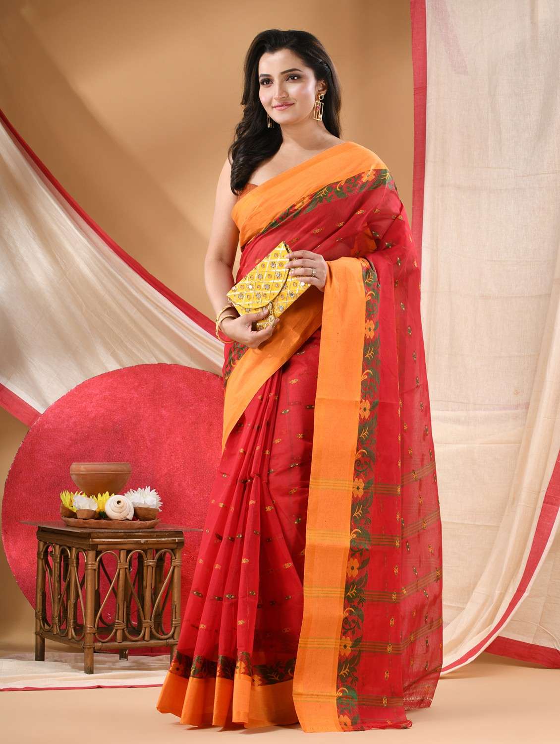 women self design tant saree - 22088639 - Zoom Image - 0