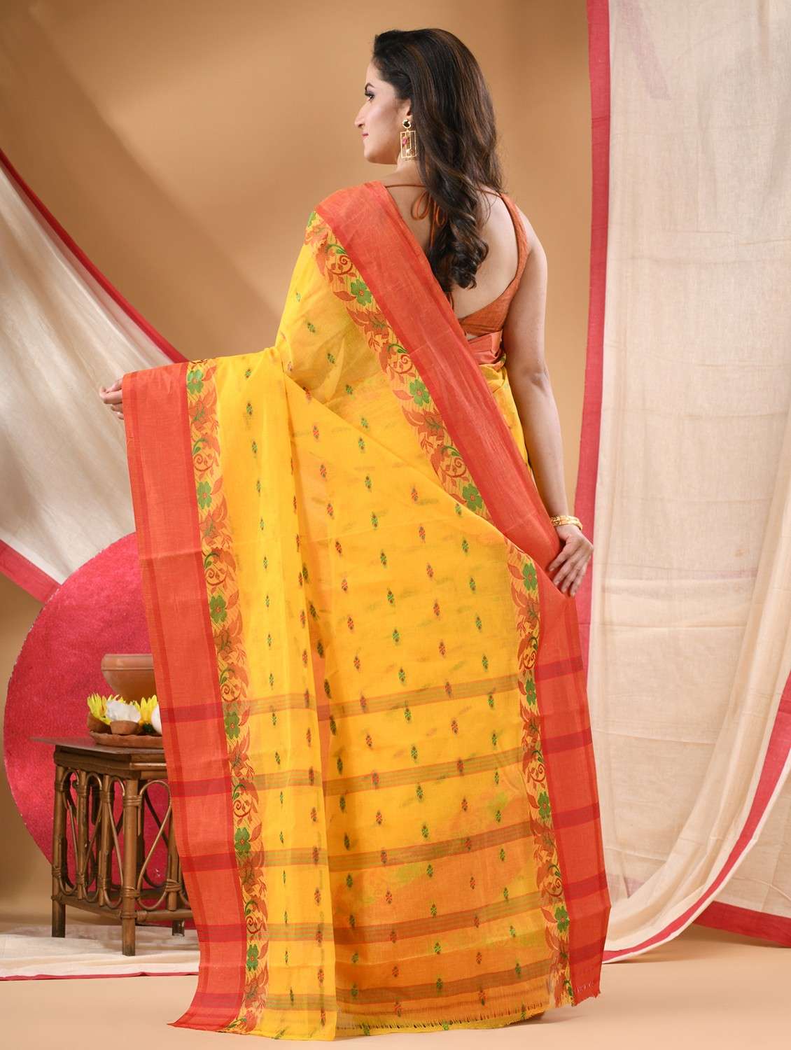 women self design tant saree - 22088640 - Standard Image - 3
