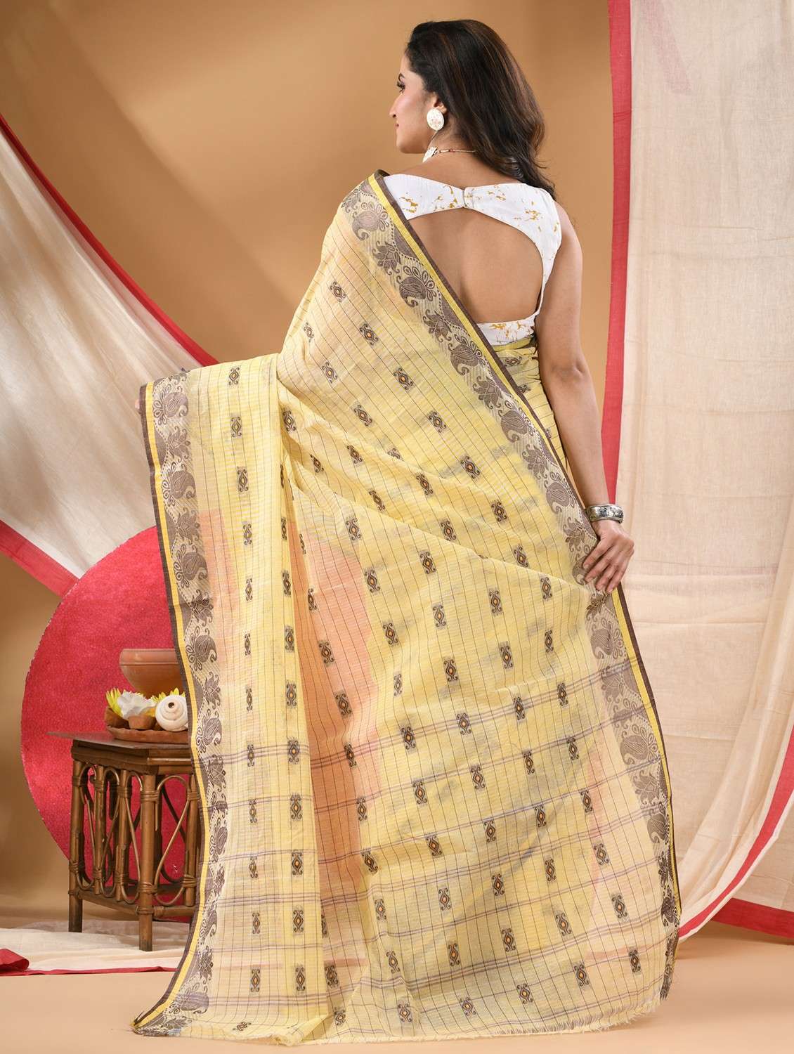 women self design tant saree - 22088647 -  Standard Image - 3