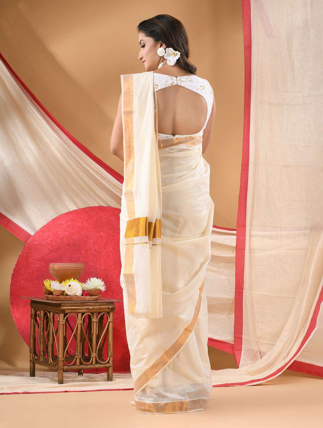 women solid with bordered handloom saree with blouse - 22088648 -  Standard Image - 3