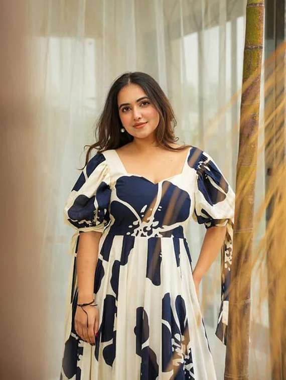 white rayon ballon  dress - 22088855 -  Standard Image - 5