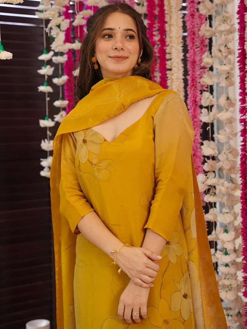 women floral three quarter sleeve kurta pant with dupatta set - 22092078 -  Standard Image - 5