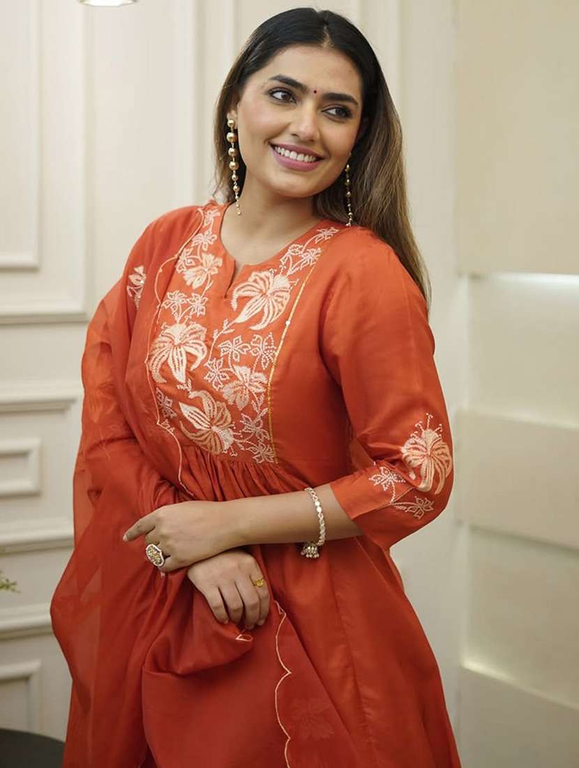 women embroidered three quarter sleeve kurta pant with dupatta set - 22092079 -  Standard Image - 5