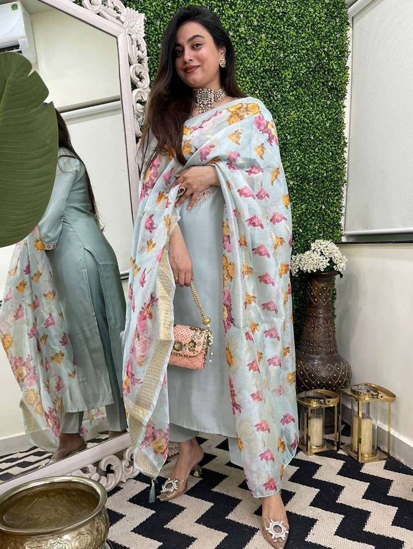 women embroidered three quarter sleeve kurta pant with dupatta set - 22092087 -  Standard Image - 3