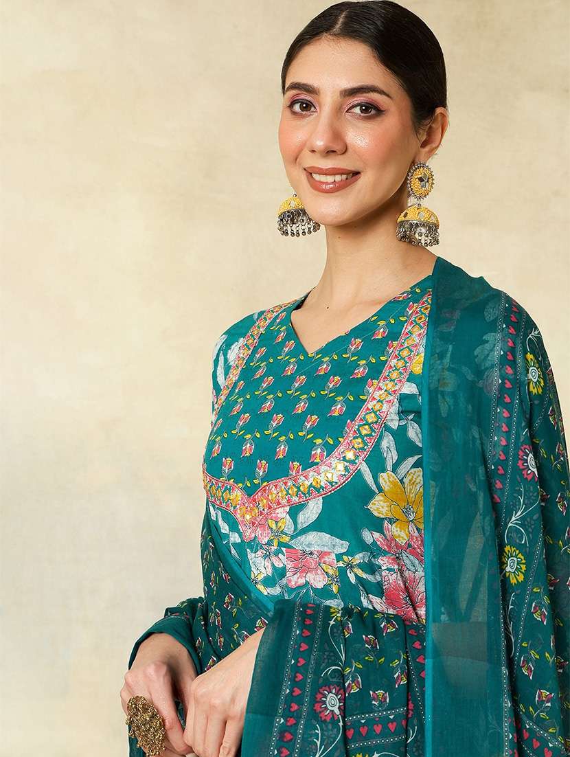 women embroidered three quarter sleeve kurta pant with dupatta set - 22092089 - Standard Image - 5