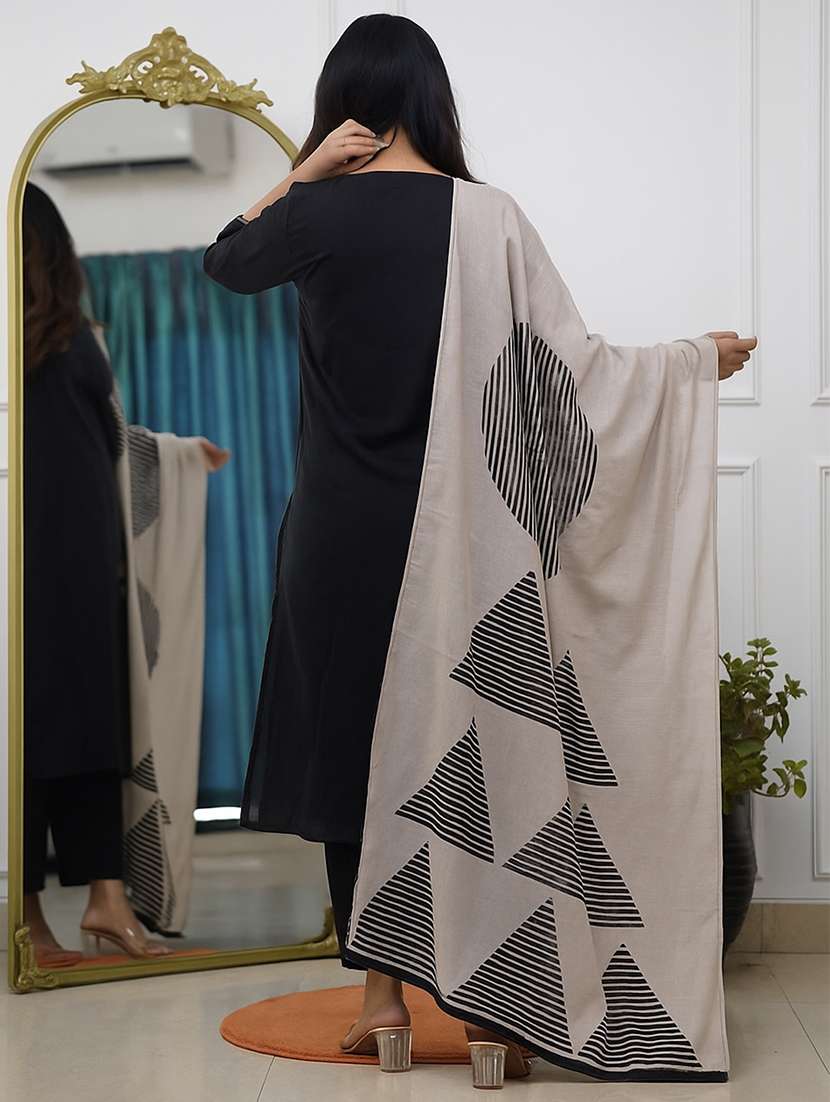 women warli three quarter sleeve kurta pant with dupatta set - 22092092 -  Standard Image - 3