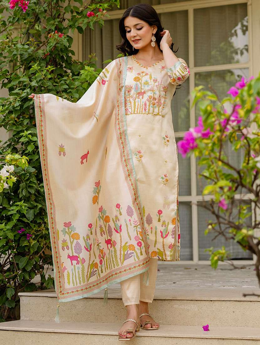 women embroidered three quarter sleeve kurta pant with dupatta set