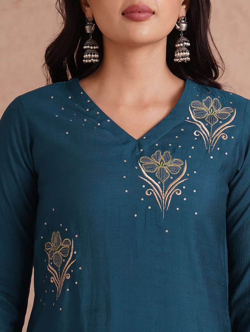 women embroidered three quarter sleeve straight kurta  - 22092196 -  Standard Image - 5
