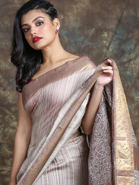 women printed casual wear saree with blouse - 22092653 - Standard Image - 3