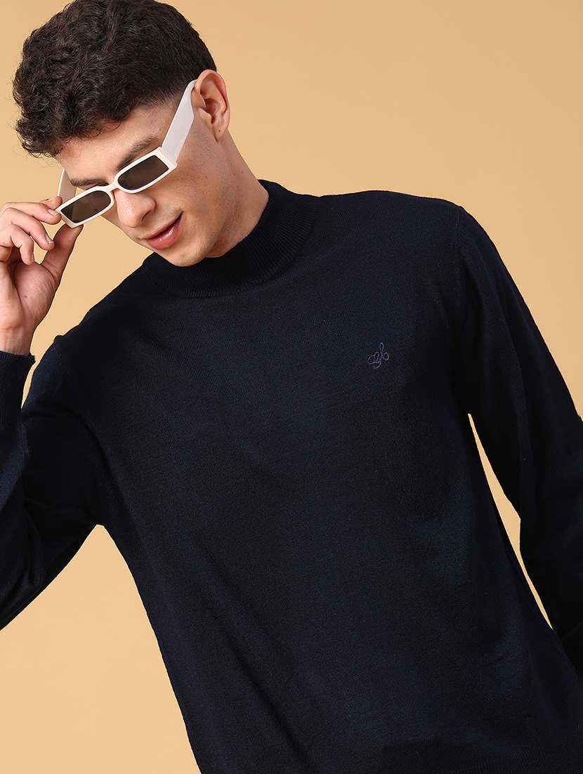 men solid long sleeve regualr fit pullover