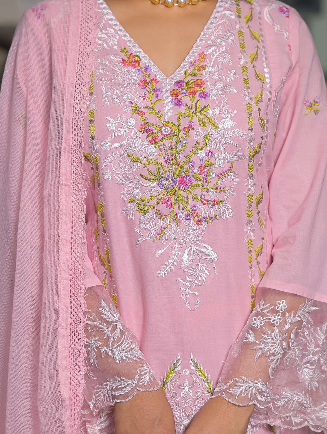 women embroidered long sleeve kurta pant with dupatta set - 22093293 - Standard Image - 5