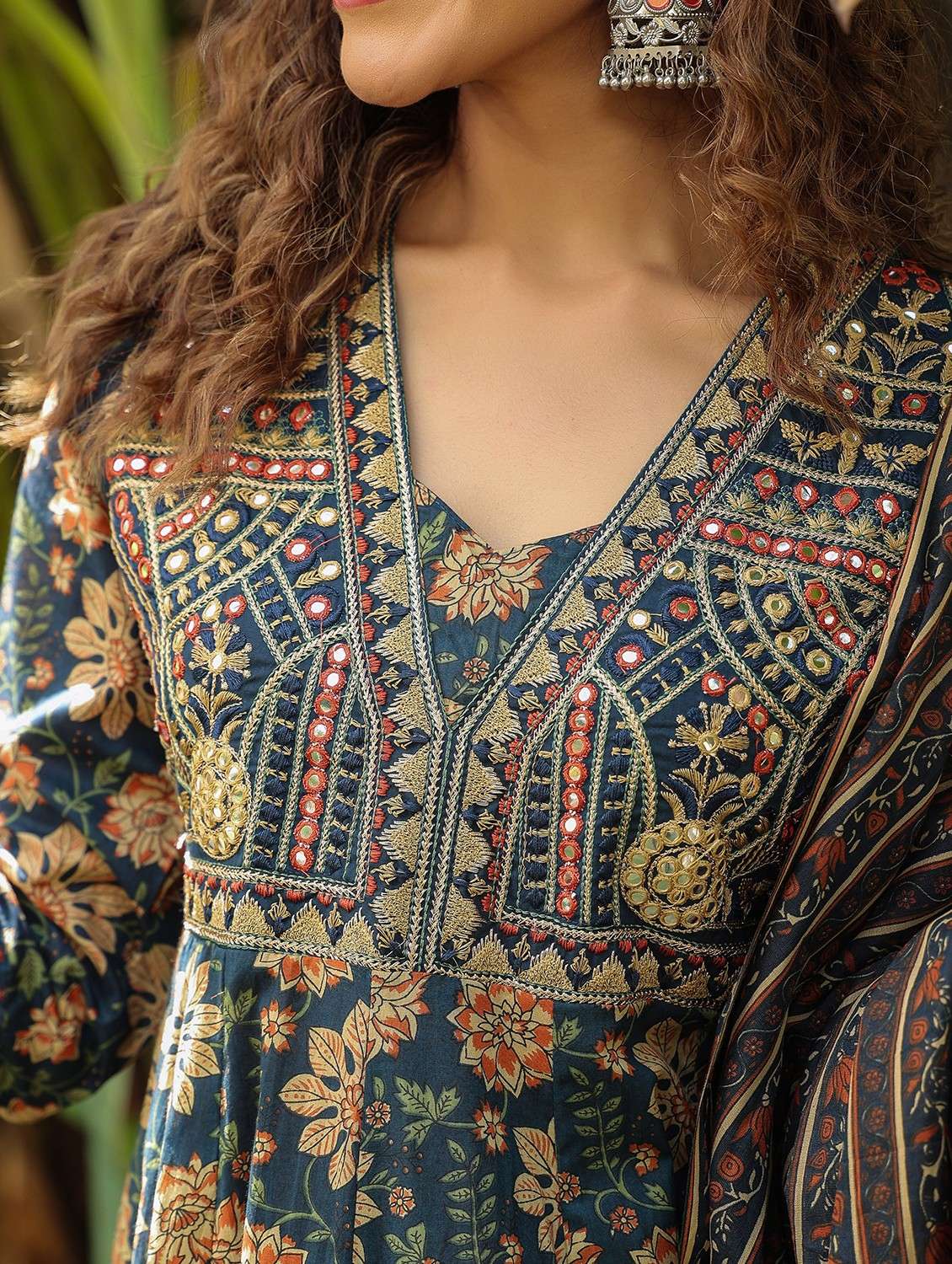 women embroidered three quarter sleeve kurta pant with dupatta set - 22093298 - Standard Image - 5