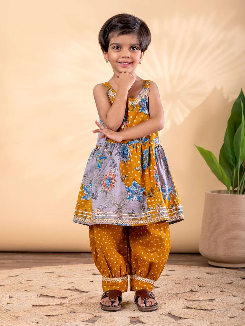 girls printed sleeveless kurta and salwar set  - 22093327 -  Standard Image - 3