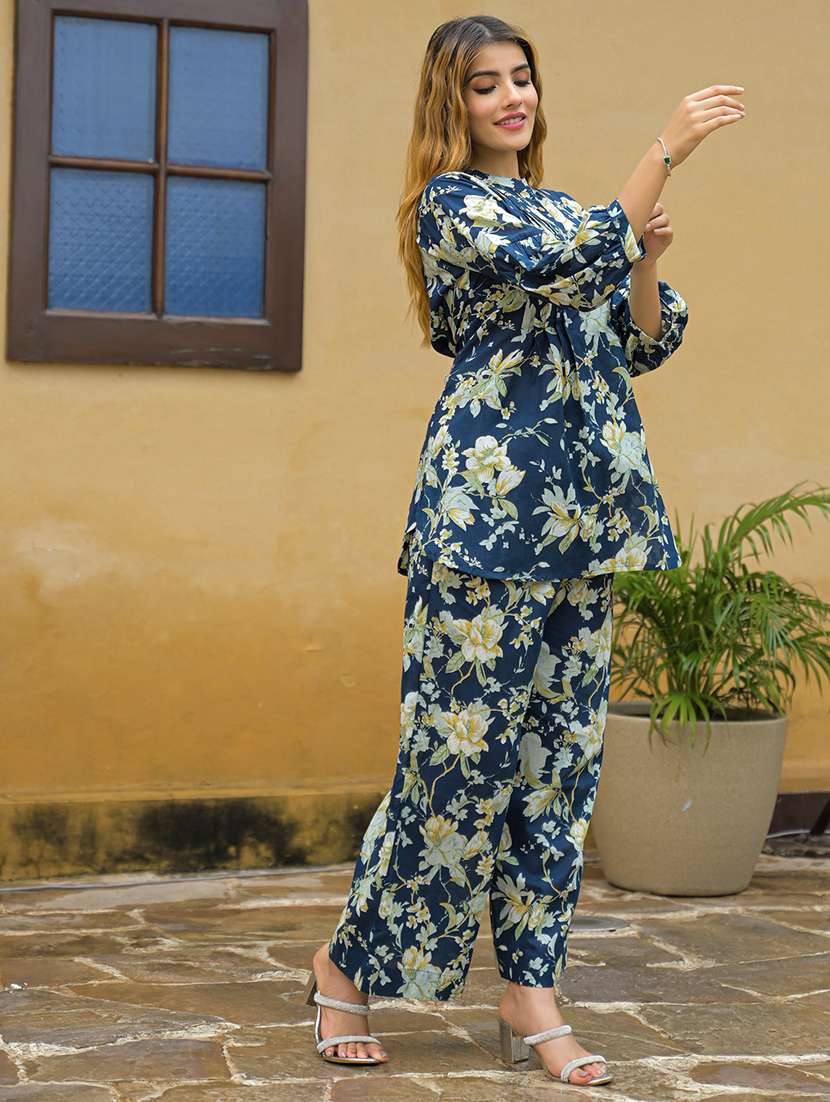 women printed top and palazzo co-ord set - 22093912 -  Standard Image - 3