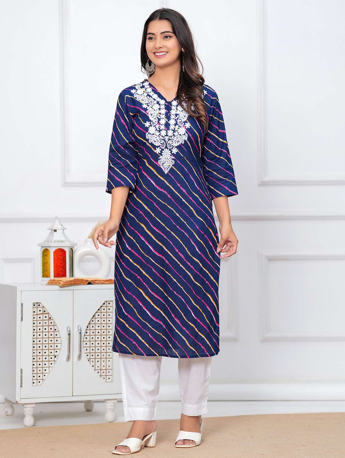 women leheriya three quarter sleeve straight kurta