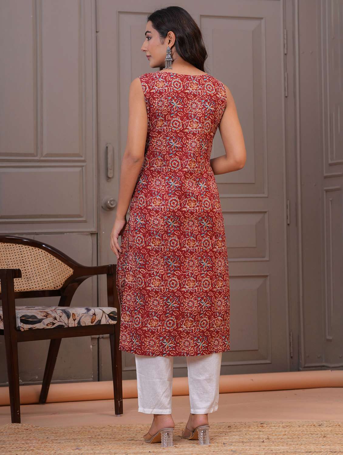 women floral printed sleeveless straight kurta - 22094146 -  Standard Image - 3