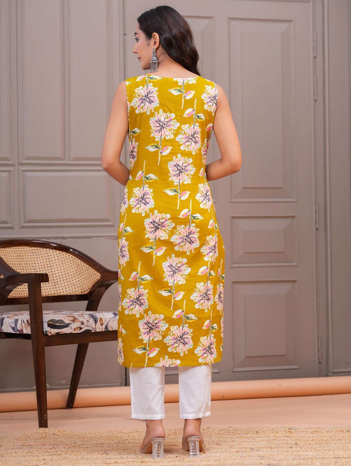 women floral printed sleeveless straight kurta - 22094148 -  Standard Image - 3