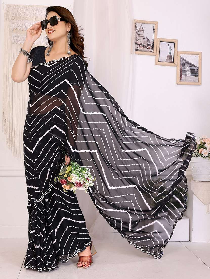 women printed casual wear saree with blouse - 22099894 -  Zoom Image - 0