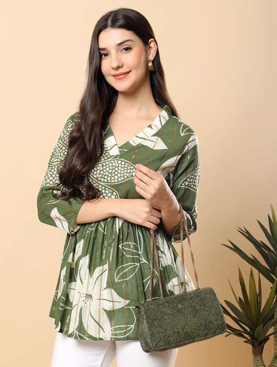 women printed three quarter sleeve flared top