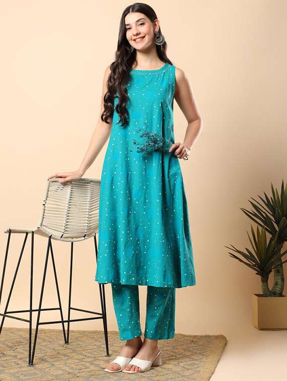 women printed round neck kurta pant set